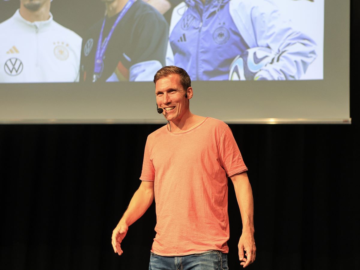 DFB-Sportdirektor Hannes Wolf bei Fortbildung in Osthessen