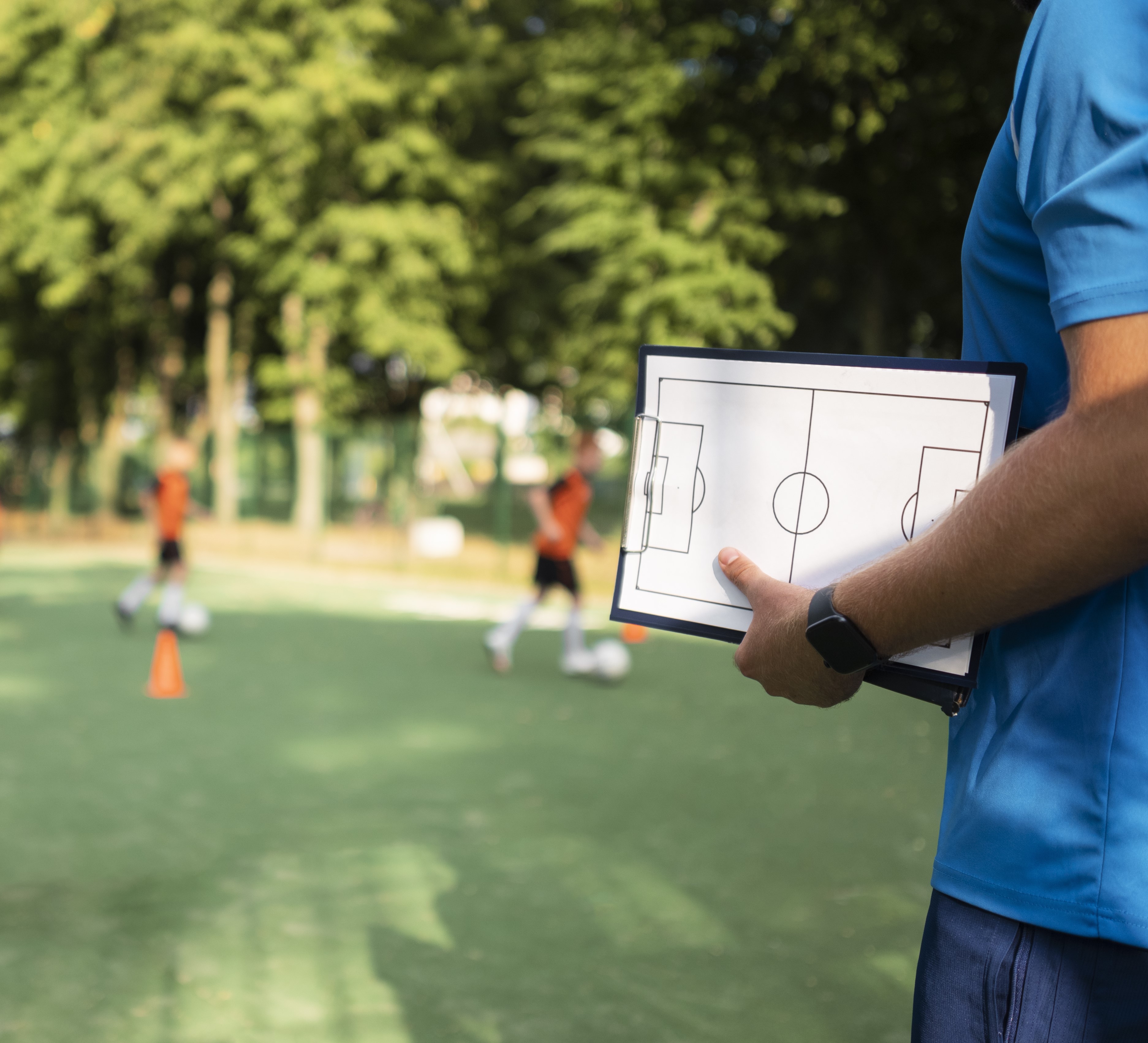 Betriebsräte im Profifußball – Umgang mit Arbeitszeit von Trainer*innen bei Schalke 04